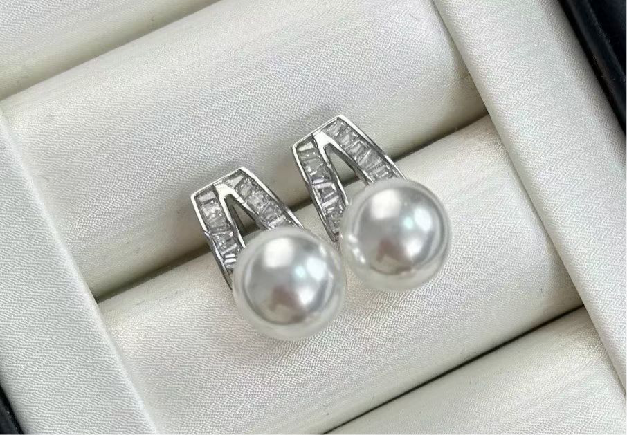 Minimalist Infinity Pearl Stud Earrings | 8–9mm Natural Pearls