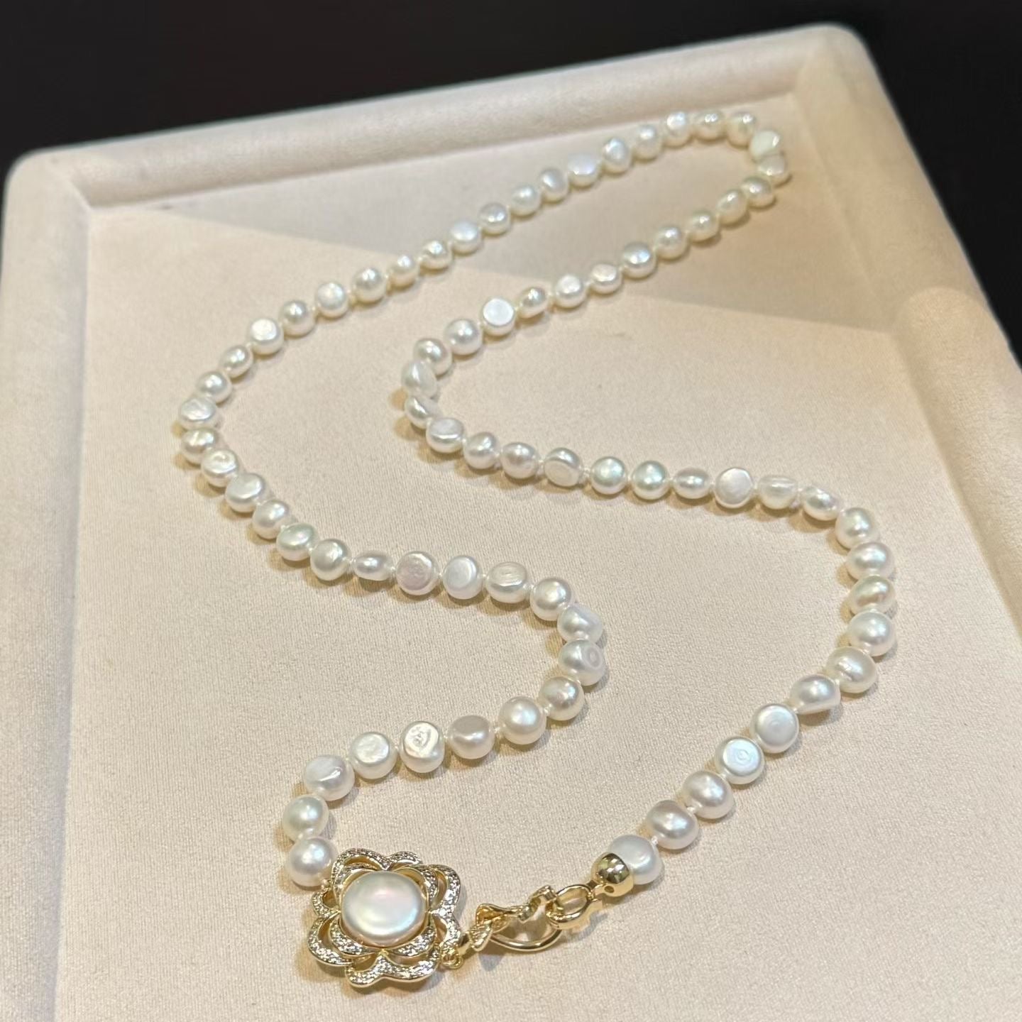 Flower Clasp Baroque Pearl Necklace | 8-9mm