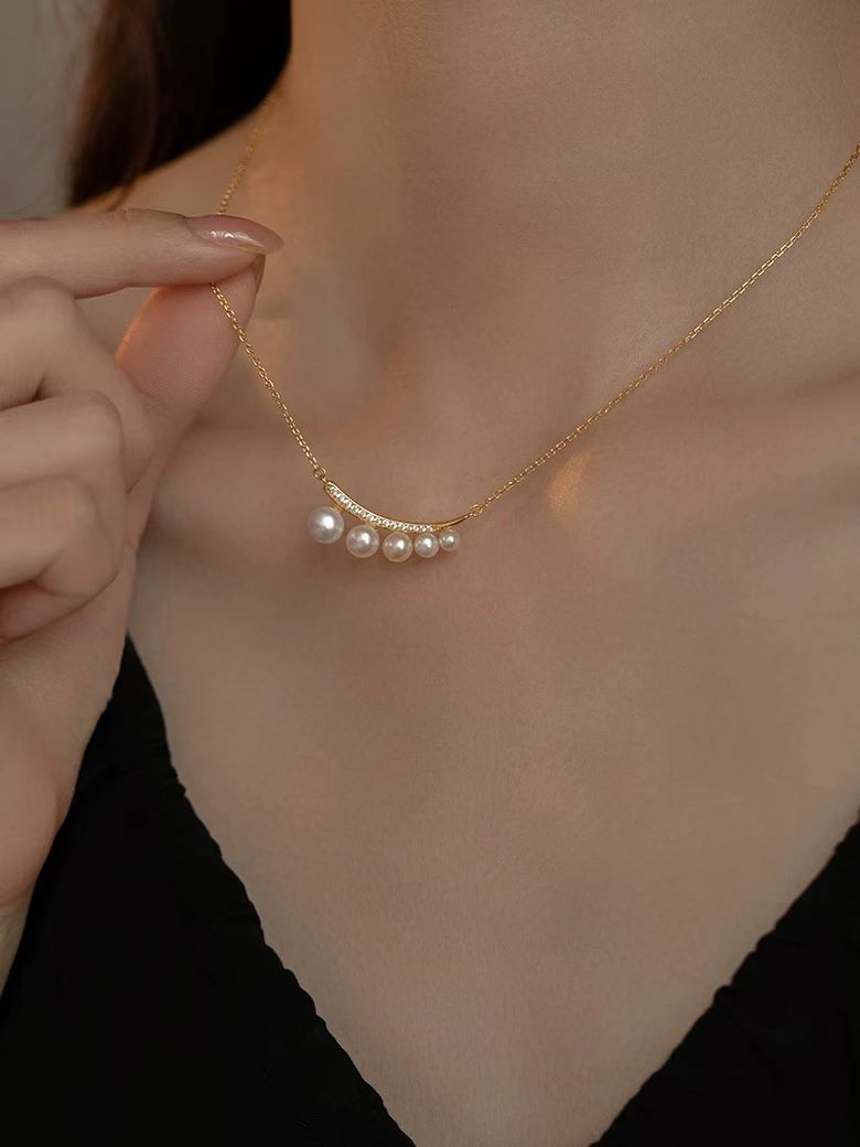 Crescent Moon Pearl Necklace with Gradient Design