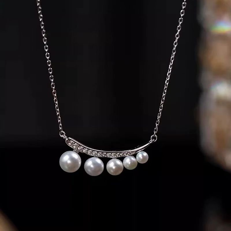 Crescent Moon Pearl Necklace with Gradient Design