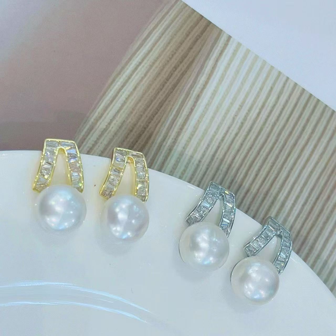 Minimalist Infinity Pearl Stud Earrings | 8–9mm Natural Pearls