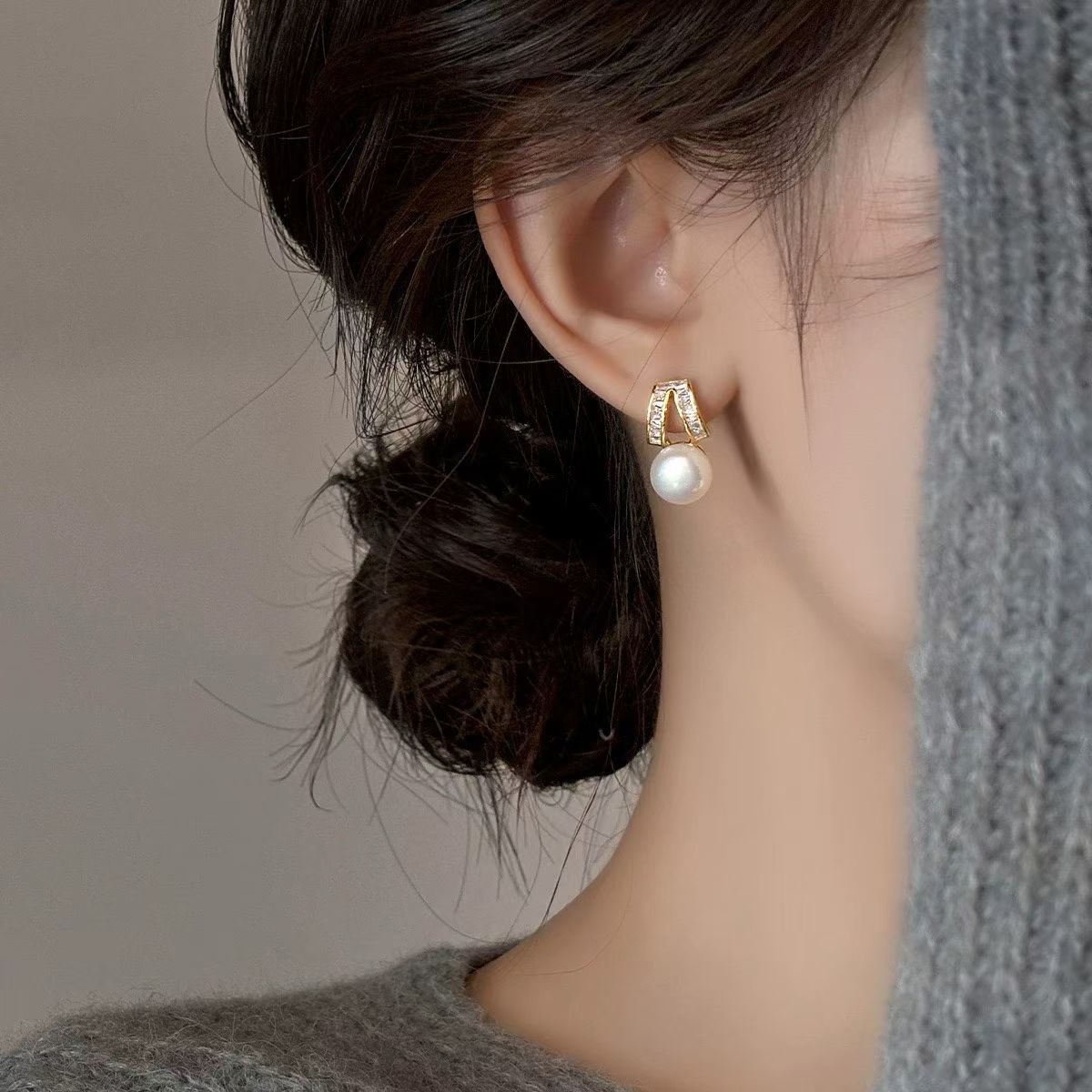 Minimalist Infinity Pearl Stud Earrings | 8–9mm Natural Pearls