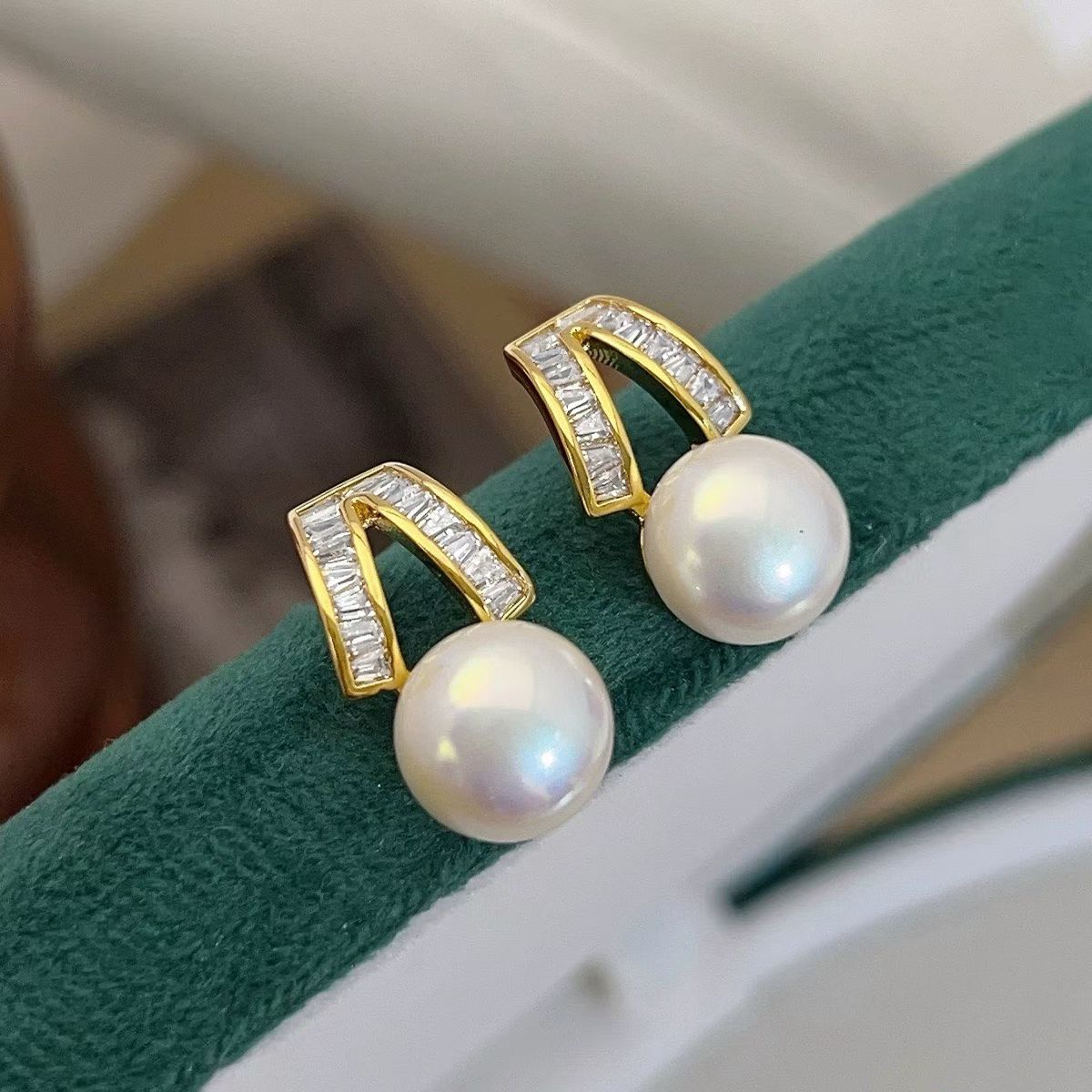 Minimalist Infinity Pearl Stud Earrings | 8–9mm Natural Pearls
