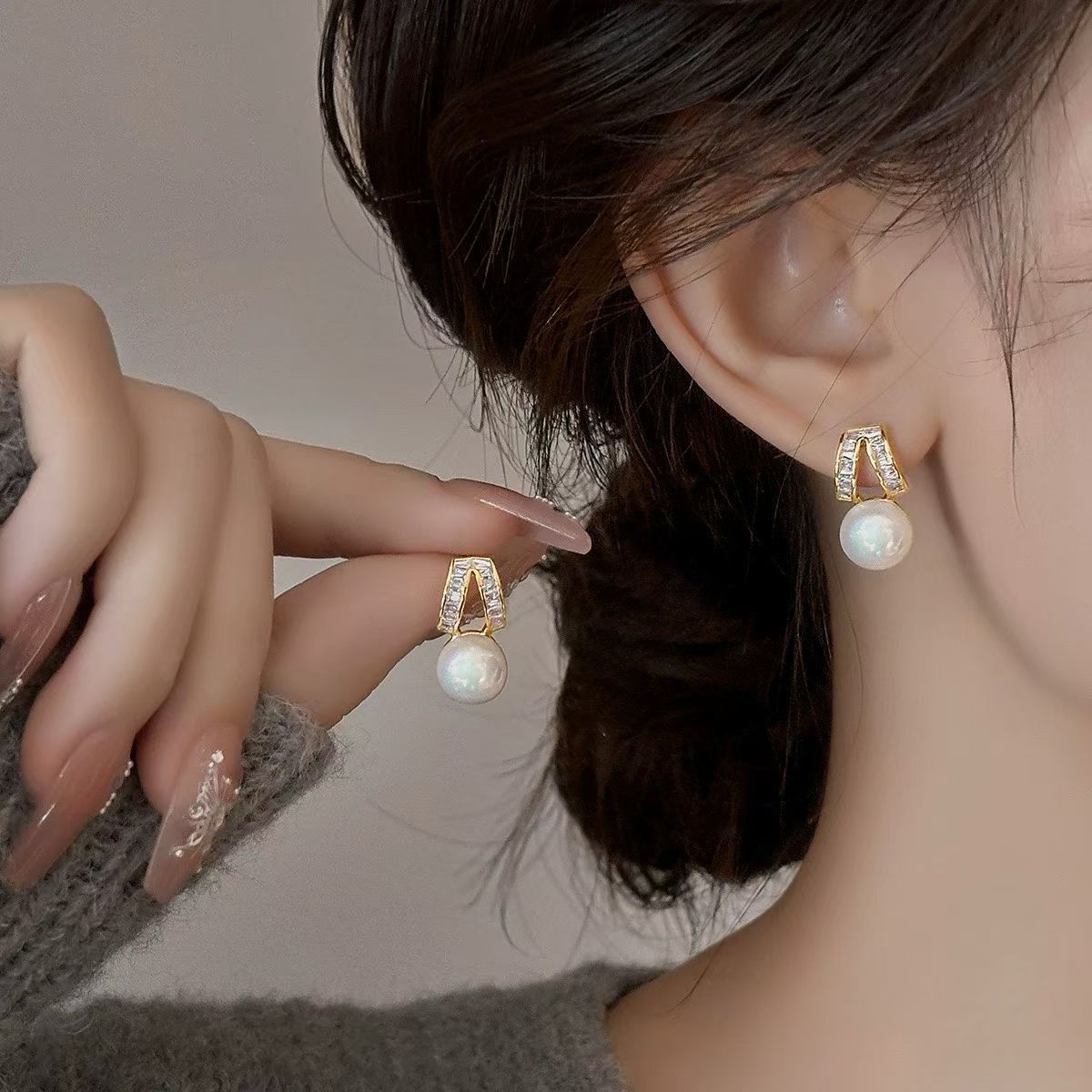 Minimalist Infinity Pearl Stud Earrings | 8–9mm Natural Pearls