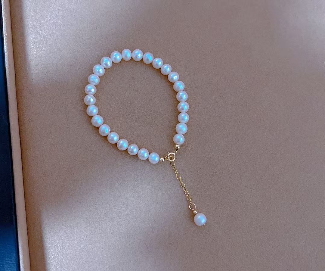 Classic 6–7mm Freshwater Pearl Bracelet – Minimalist & Versatile