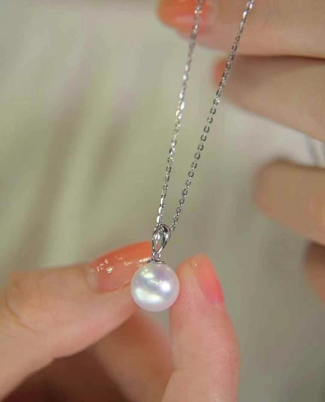 Round Akoya Pearl Pendant with 18K Gold Chain | 18K White or Yellow Gold | 9.0-9.5mm Pearl