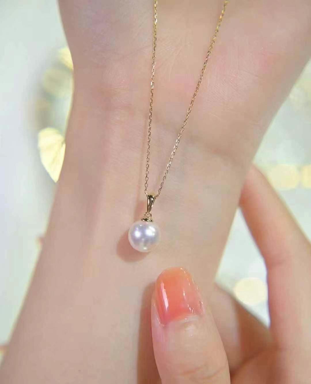 Round Akoya Pearl Pendant with 18K Gold Chain | 18K White or Yellow Gold | 9.0-9.5mm Pearl