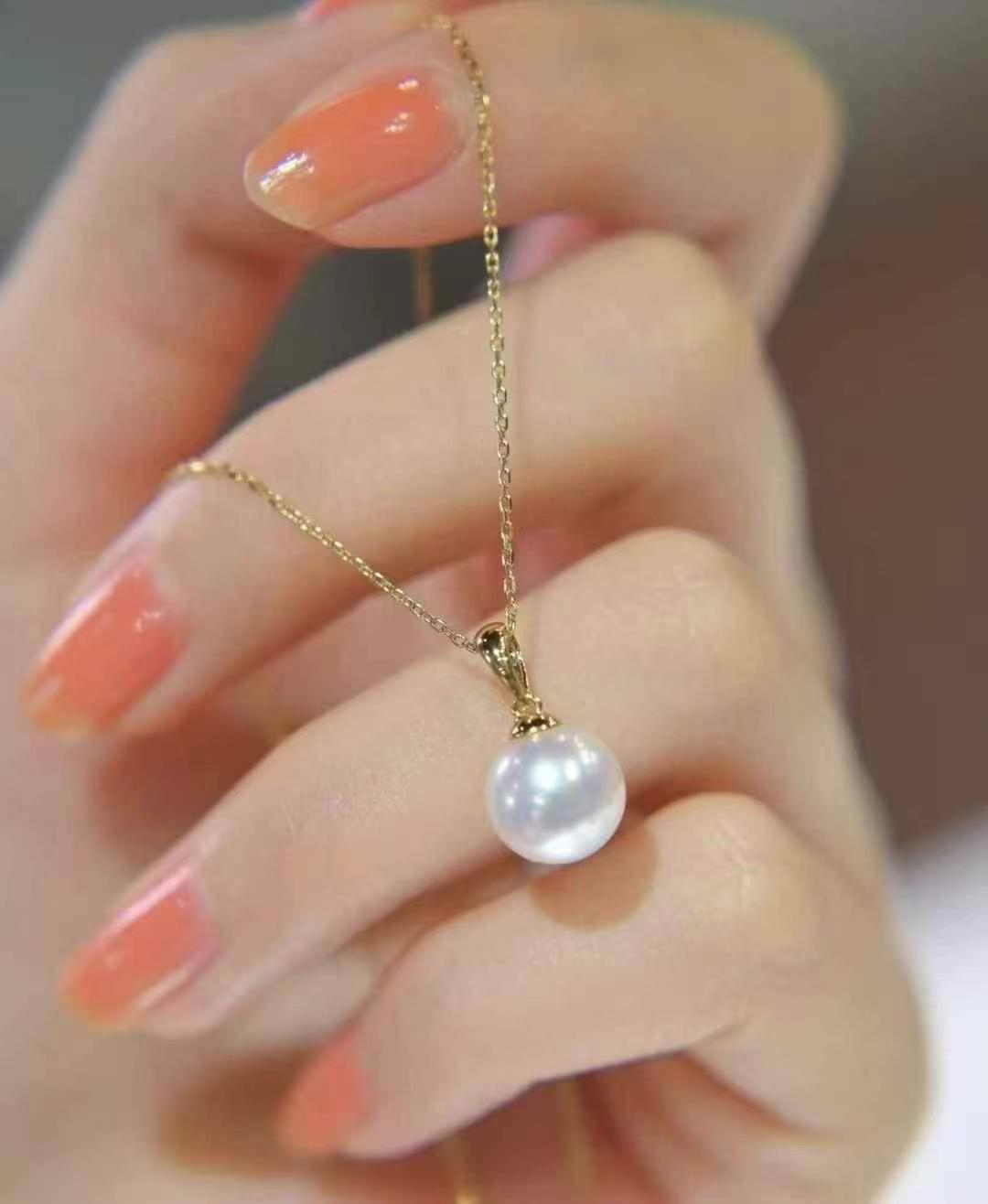 Round Akoya Pearl Pendant with 18K Gold Chain | 18K White or Yellow Gold | 9.0-9.5mm Pearl