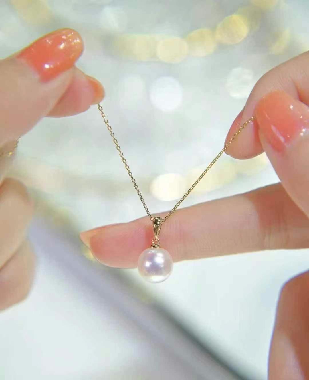 Round Akoya Pearl Pendant with 18K Gold Chain | 18K White or Yellow Gold | 9.0-9.5mm Pearl