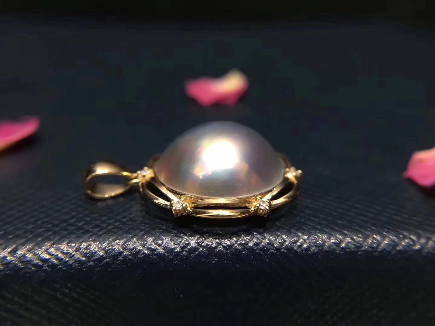 18K Gold 13-14mm Mabe Pearl Pendant Necklace