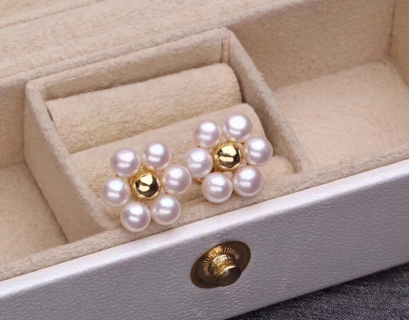 6-Pearl Flower Studs Earrings Design A