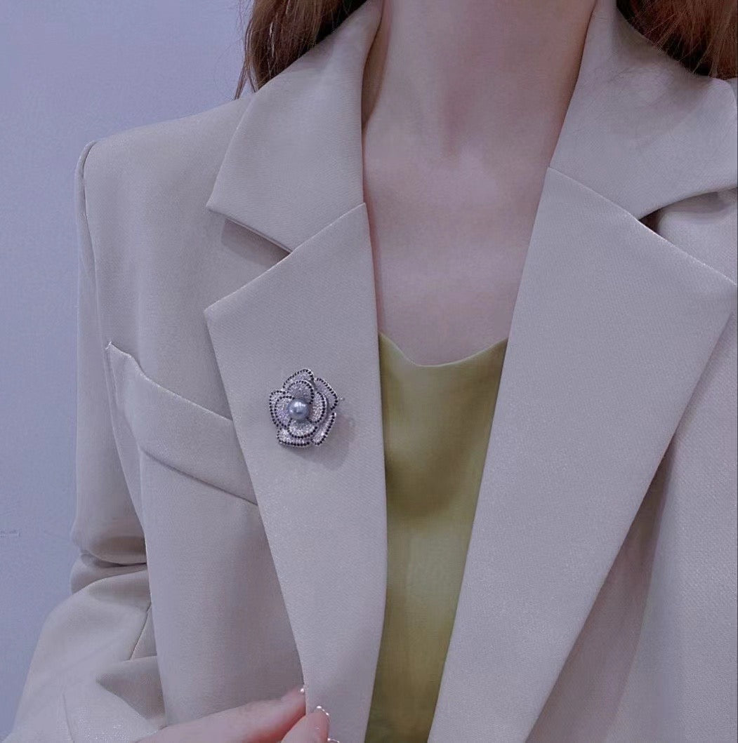 Camellia - Tahitian Silver Gray Pearl Brooch