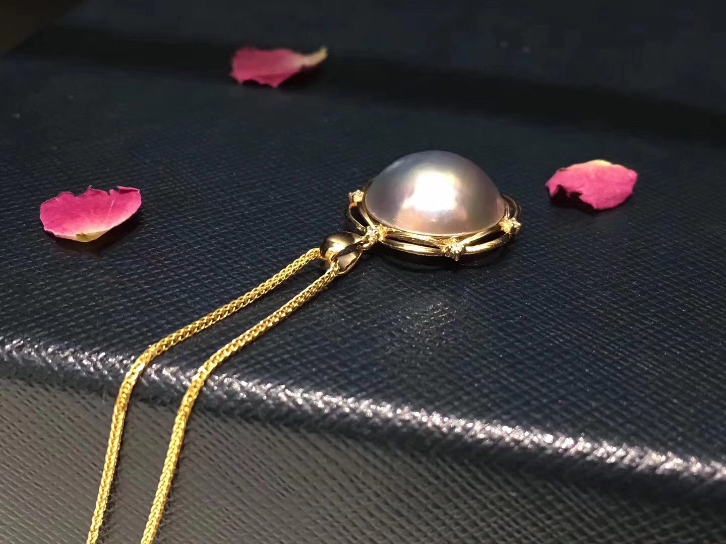 18K Gold 13-14mm Mabe Pearl Pendant Necklace
