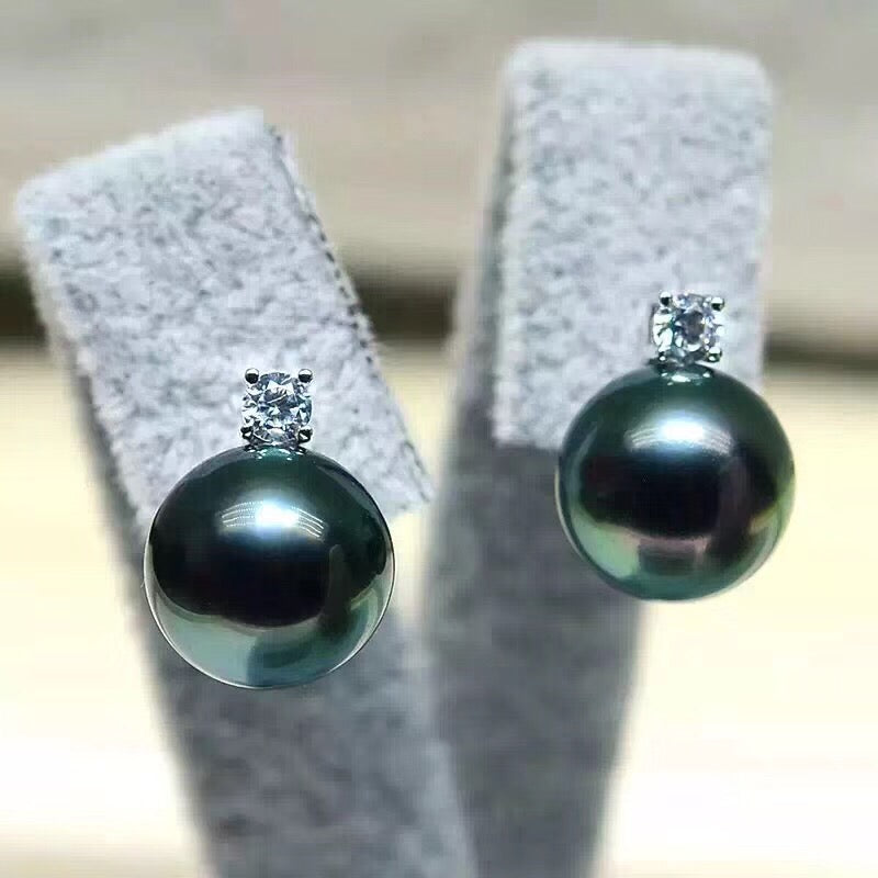 Top Quality Tahitian Black Pearl Studs in 18K Gold and Diamond (8-9mm)