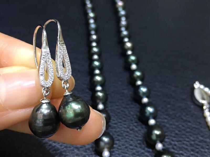 Tahitian Black Baroque Pearl Gift Set Including Necklace, Bracelet and Earrings