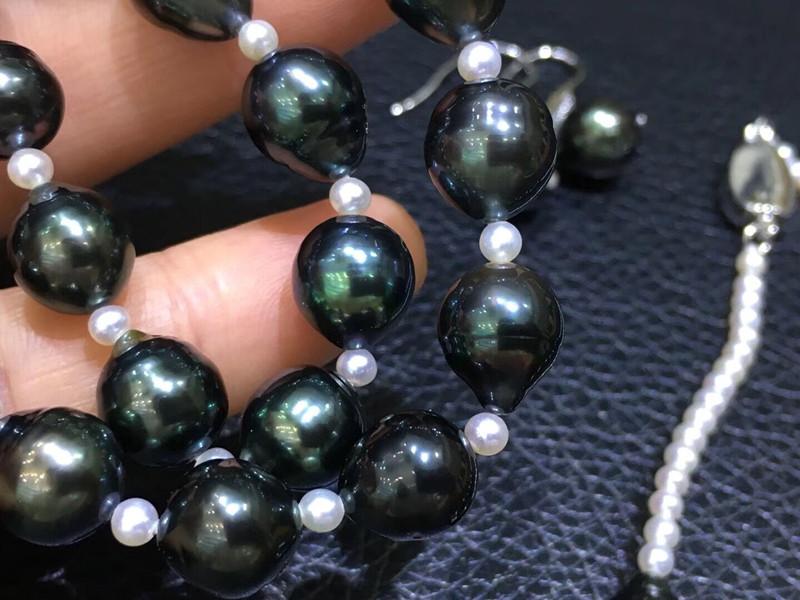 Tahitian Black Baroque Pearl Gift Set Including Necklace, Bracelet and Earrings