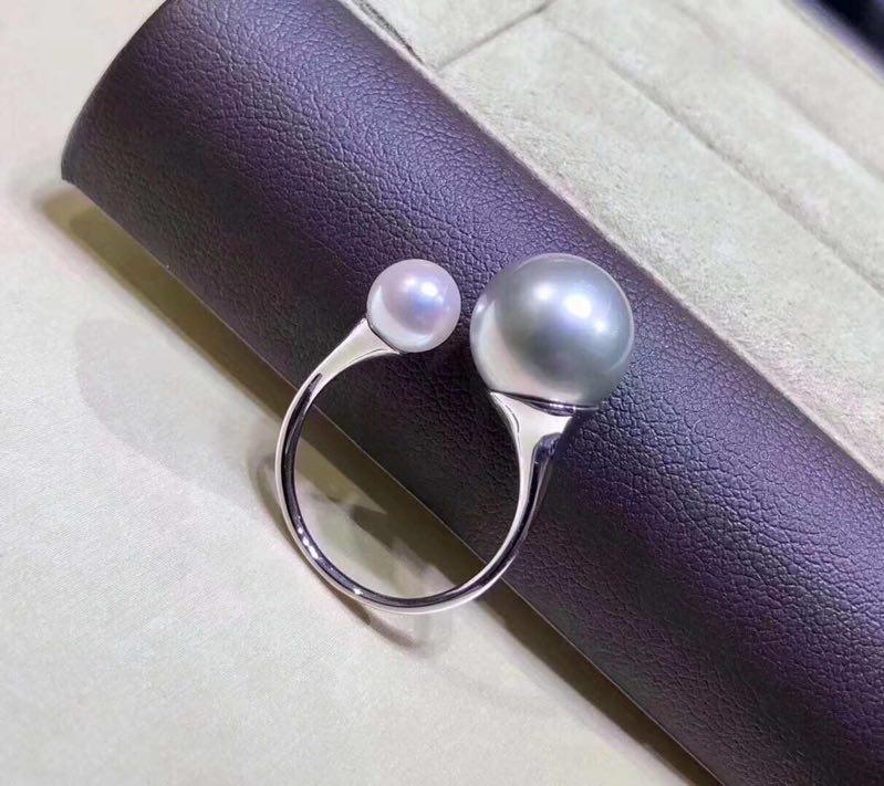 “Pearl‑Picker” Akoya Ring in 18K White Gold
