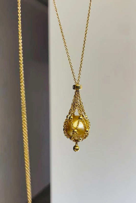 The Golden “Good Luck Charm” Pendant Necklace | 18K Yellow Gold | 12-13 mm Southsea Golden Pearl