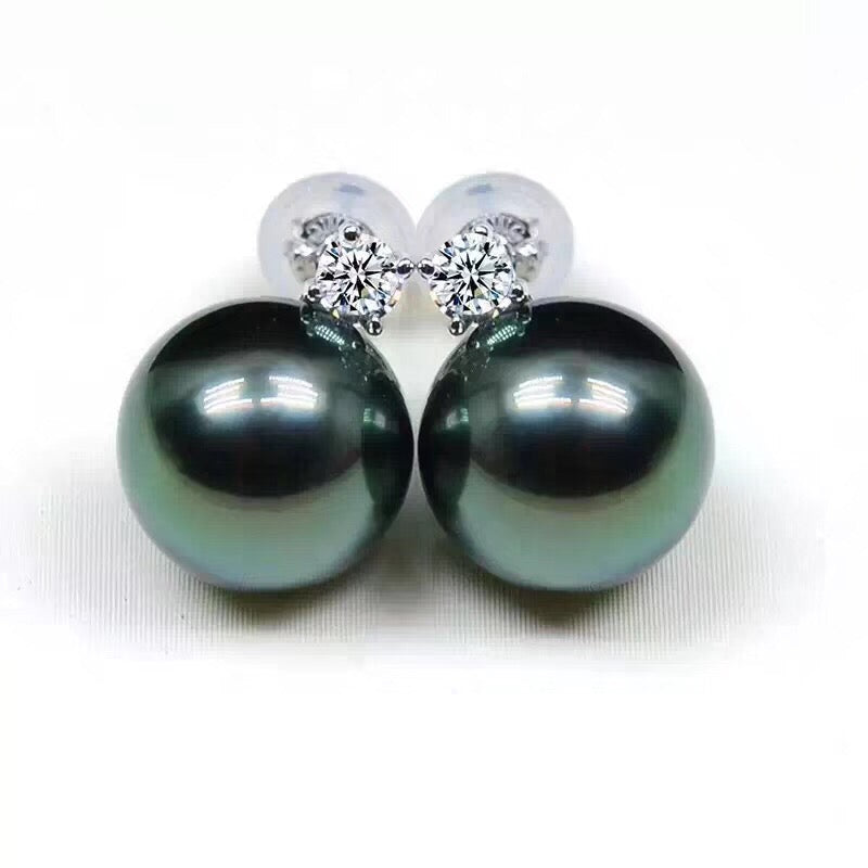 Top Quality Tahitian Black Pearl Studs in 18K Gold and Diamond (8-9mm)